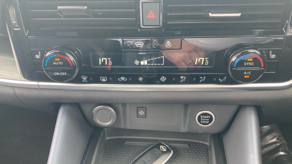 Nissan Qashqai 1.3 DiG-T MH Tekna 5dr Petrol Hatchback - Image 26