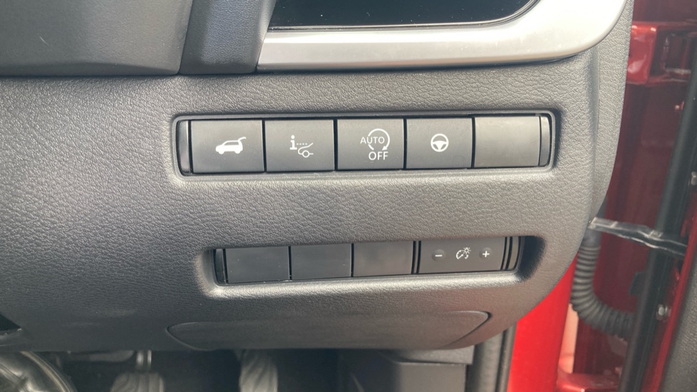 Nissan Qashqai 1.3 DiG-T MH Tekna 5dr Petrol Hatchback - Image 30