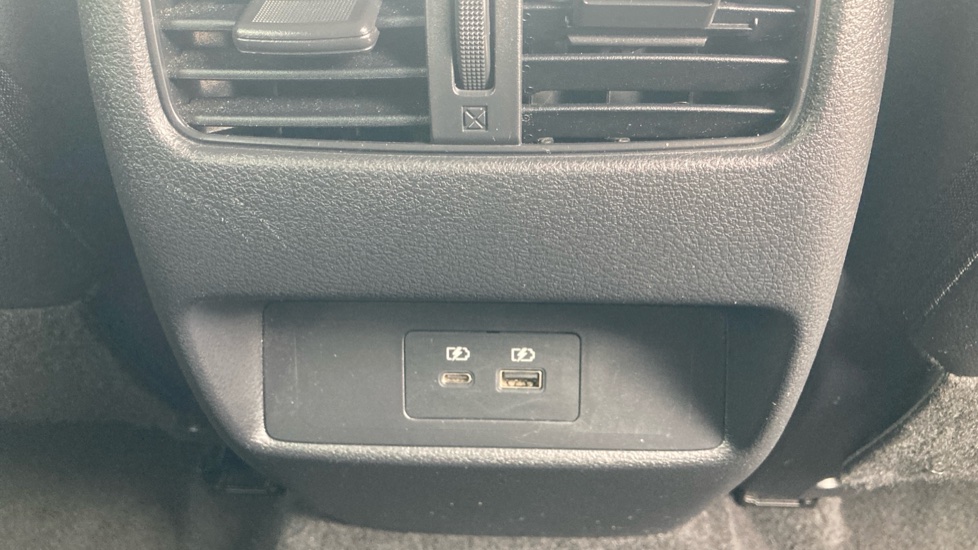 Nissan Qashqai 1.3 DiG-T MH Tekna 5dr Petrol Hatchback - Image 45