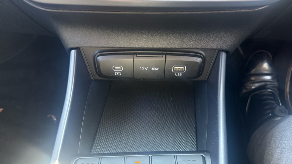 Hyundai i20 1.0T GDi Premium 5dr Petrol Hatchback - Image 23