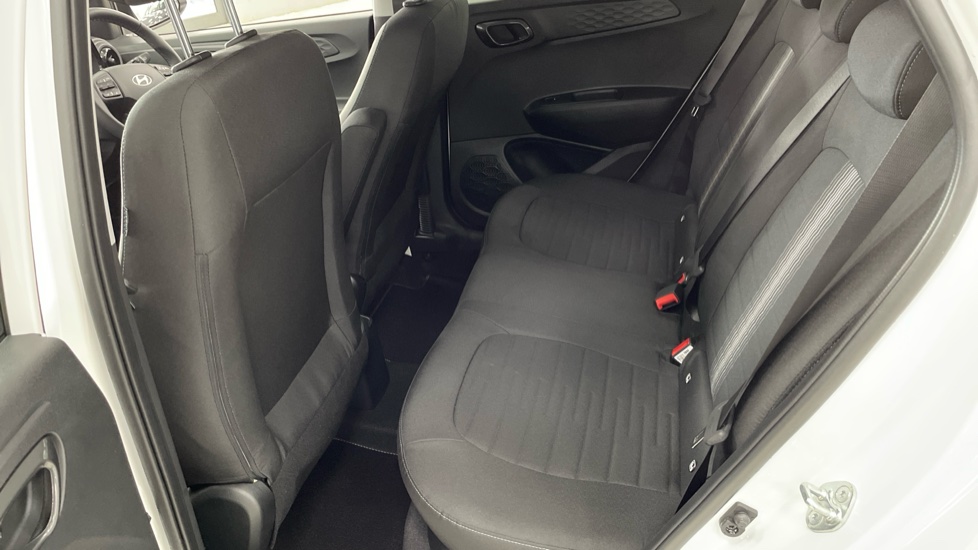 Hyundai i10 1.0 [63] Advance 5dr Auto [Nav] Petrol Hatchback - Image 16