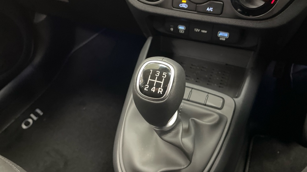 Hyundai i10 1.0 [63] Advance 5dr Auto [Nav] Petrol Hatchback - Image 28