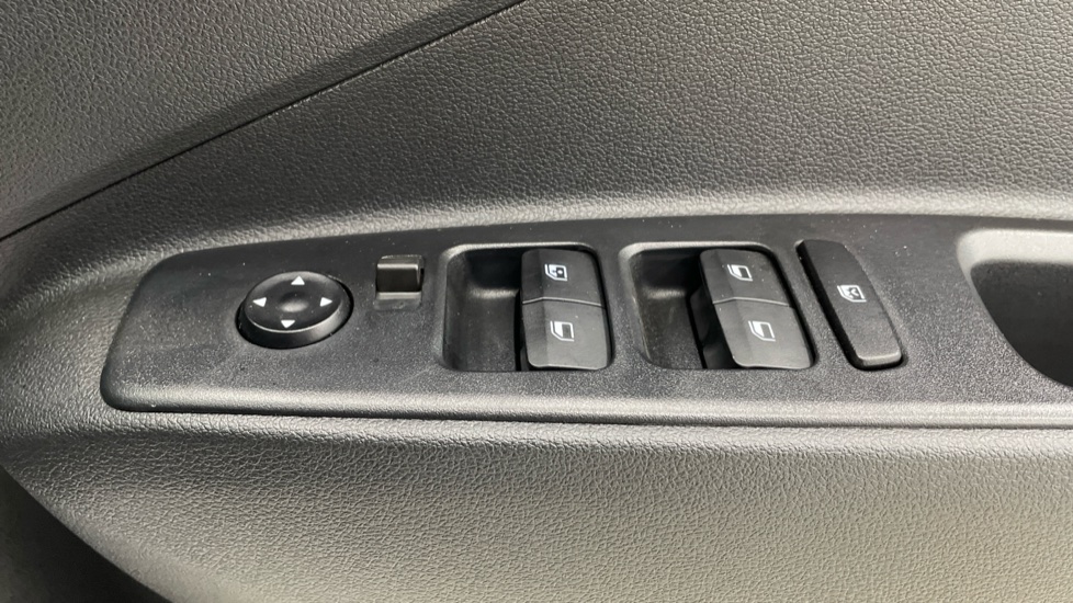 Hyundai i10 1.0 [63] Advance 5dr Auto [Nav] Petrol Hatchback - Image 30