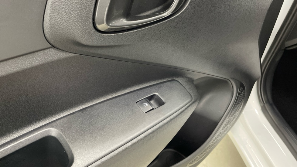 Hyundai i10 1.0 [63] Advance 5dr Auto [Nav] Petrol Hatchback - Image 35