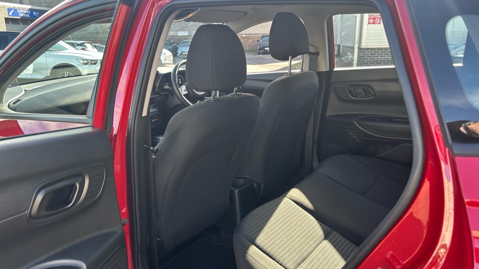 Hyundai i20 1.0T GDi 48V MHD SE Connect 5dr DCT Petrol Hatchback - Image 16