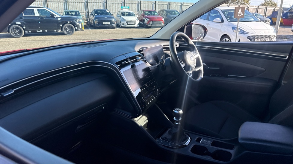 Hyundai TUCSON 1.6 TGDi Premium 5dr 2WD Petrol Estate - Image 9