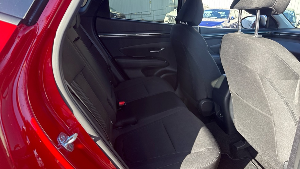 Hyundai TUCSON 1.6 TGDi Premium 5dr 2WD Petrol Estate - Image 16