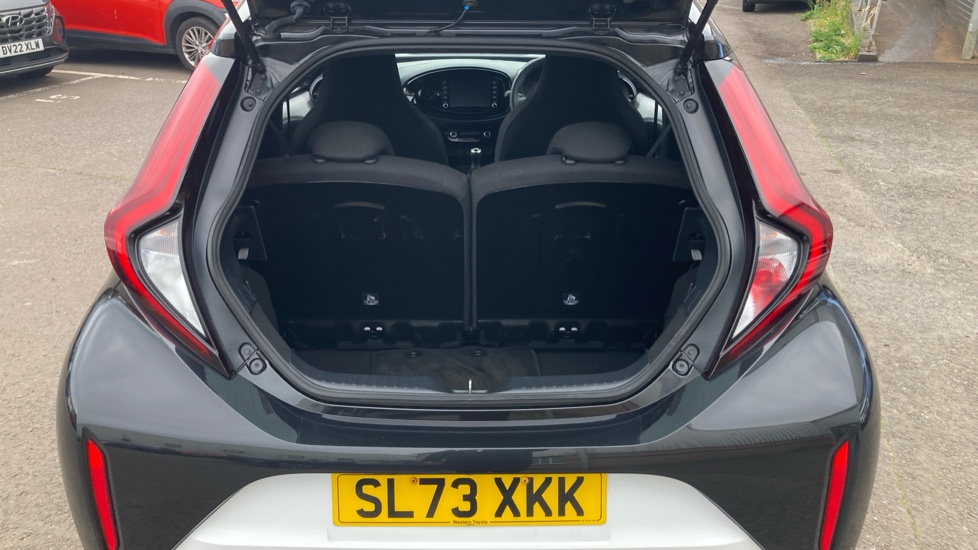 Toyota Aygo X 1.0 VVT-i Edge 5dr Petrol Hatchback - Image 4