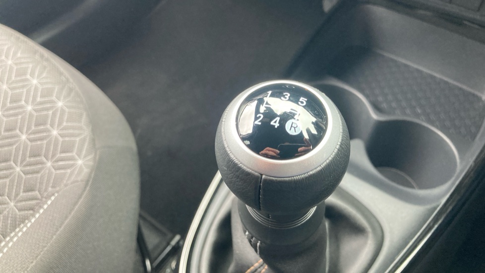Toyota Aygo X 1.0 VVT-i Edge 5dr Petrol Hatchback - Image 28