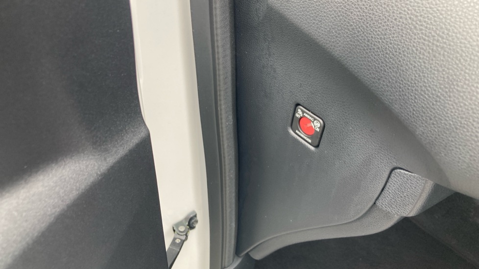 Toyota Aygo X 1.0 VVT-i Edge 5dr Petrol Hatchback - Image 35