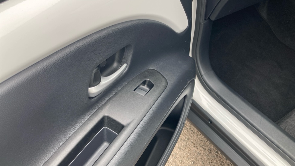 Toyota Aygo X 1.0 VVT-i Edge 5dr Petrol Hatchback - Image 36