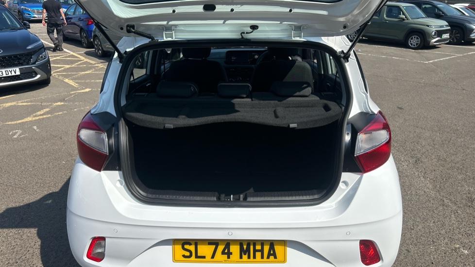 Hyundai i10 1.0 [63] Advance 5dr [Nav] Petrol Hatchback - Image 4