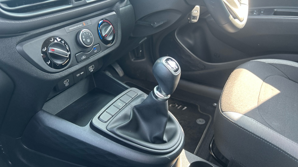 Hyundai i10 1.0 [63] Advance 5dr [Nav] Petrol Hatchback - Image 13
