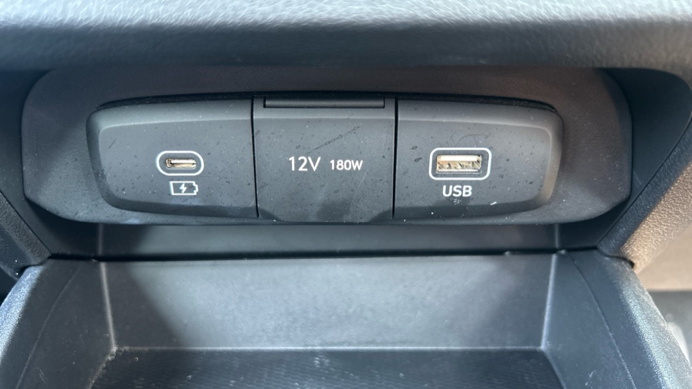 Hyundai i10 1.0 [63] Advance 5dr [Nav] Petrol Hatchback - Image 33
