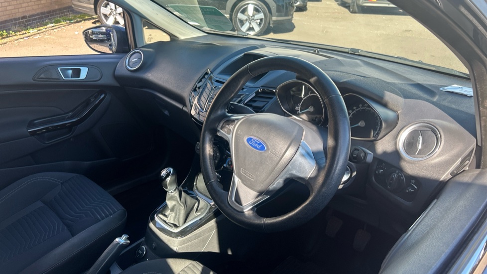 Ford Fiesta 1.0 EcoBoost Zetec 5dr Petrol Hatchback - Image 11
