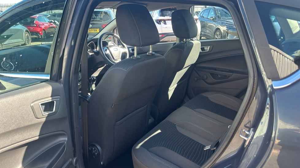 Ford Fiesta 1.0 EcoBoost Zetec 5dr Petrol Hatchback - Image 16