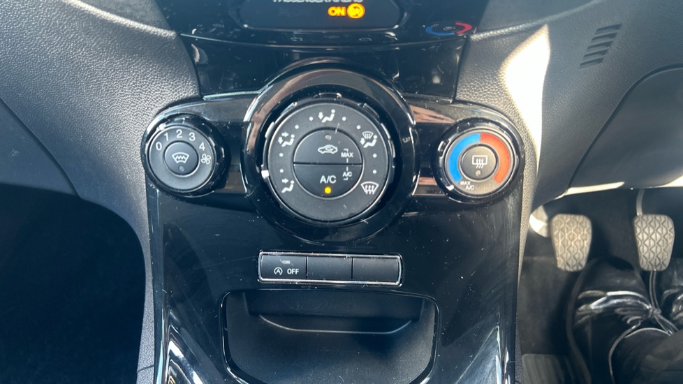 Ford Fiesta 1.0 EcoBoost Zetec 5dr Petrol Hatchback - Image 27