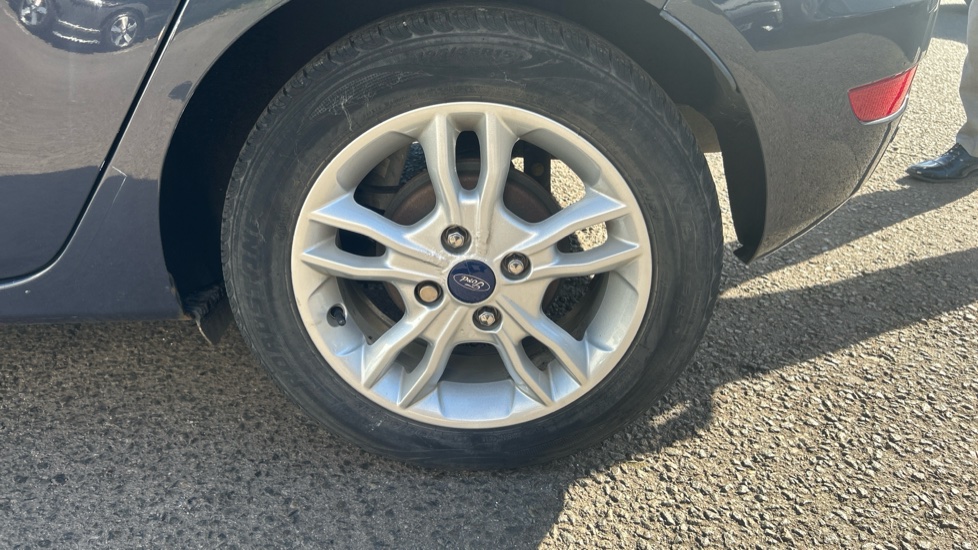 Ford Fiesta 1.0 EcoBoost Zetec 5dr Petrol Hatchback - Image 37