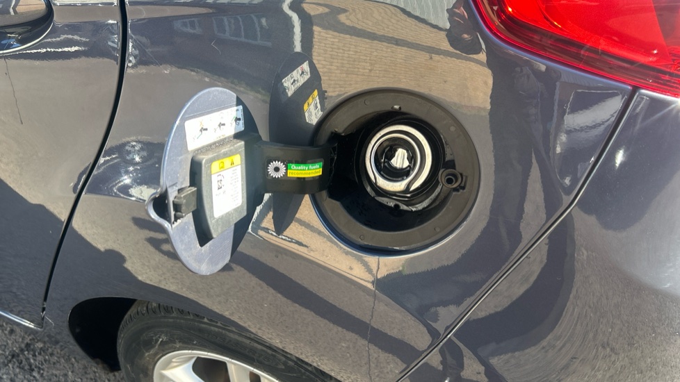 Ford Fiesta 1.0 EcoBoost Zetec 5dr Petrol Hatchback - Image 38
