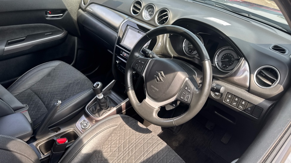 Suzuki Vitara 1.4 Boosterjet 48V Hybrid SZ5 ALLGRIP 5dr Petrol Estate - Image 11