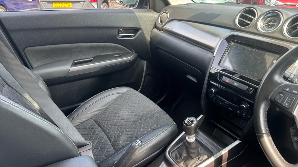 Suzuki Vitara 1.4 Boosterjet 48V Hybrid SZ5 ALLGRIP 5dr Petrol Estate - Image 14