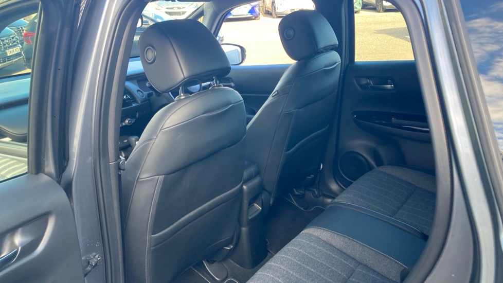 Honda Jazz 1.5 i-MMD Hybrid SR 5dr eCVT Hybrid Hatchback - Image 16