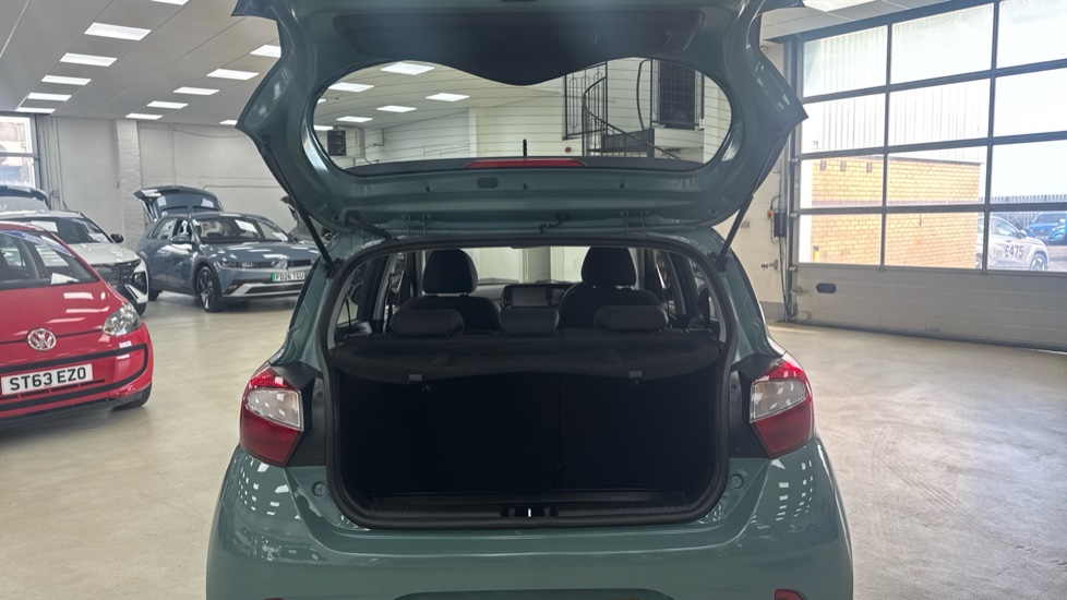 Hyundai i10 1.2 MPi SE Connect 5dr Petrol Hatchback - Image 4
