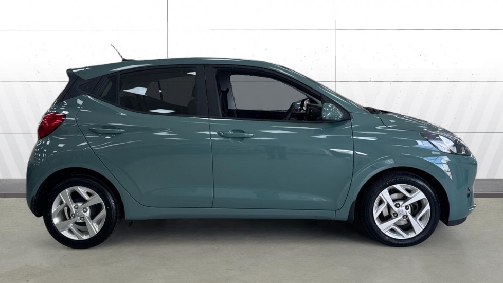 Hyundai i10 1.2 MPi SE Connect 5dr Petrol Hatchback - Image 5
