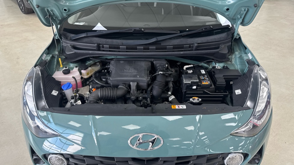 Hyundai i10 1.2 MPi SE Connect 5dr Petrol Hatchback - Image 8