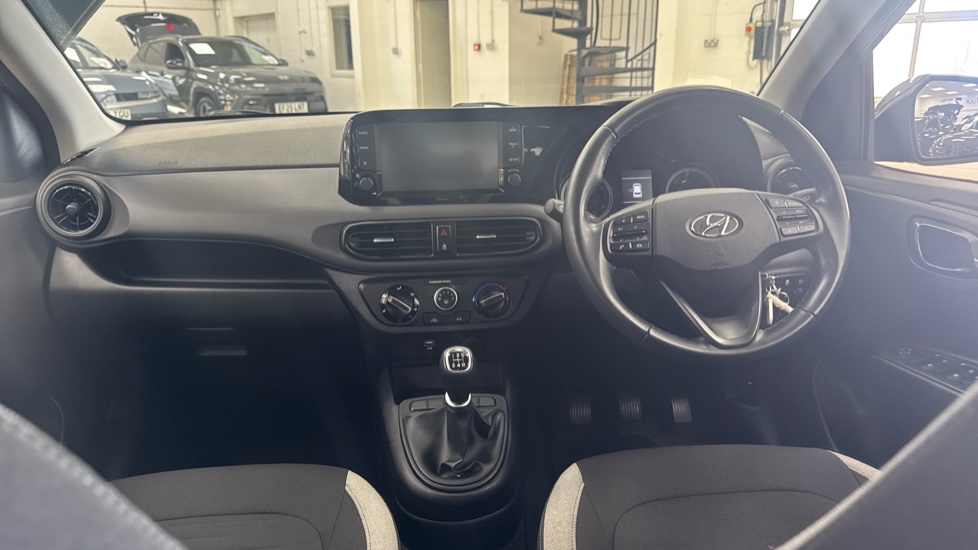 Hyundai i10 1.2 MPi SE Connect 5dr Petrol Hatchback - Image 10