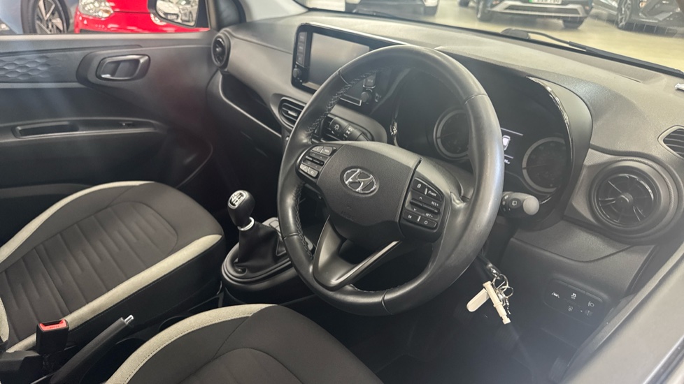 Hyundai i10 1.2 MPi SE Connect 5dr Petrol Hatchback - Image 11