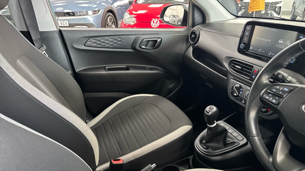 Hyundai i10 1.2 MPi SE Connect 5dr Petrol Hatchback - Image 14