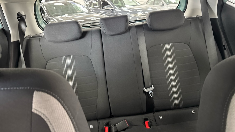 Hyundai i10 1.2 MPi SE Connect 5dr Petrol Hatchback - Image 15
