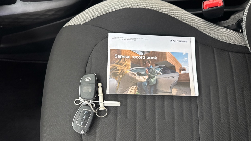 Hyundai i10 1.2 MPi SE Connect 5dr Petrol Hatchback - Image 19