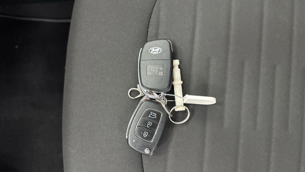 Hyundai i10 1.2 MPi SE Connect 5dr Petrol Hatchback - Image 20