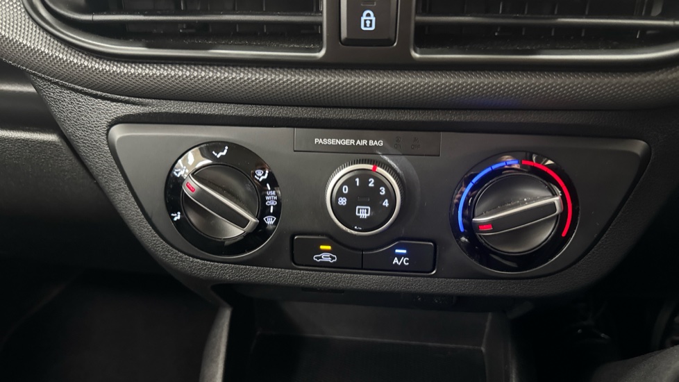 Hyundai i10 1.2 MPi SE Connect 5dr Petrol Hatchback - Image 26