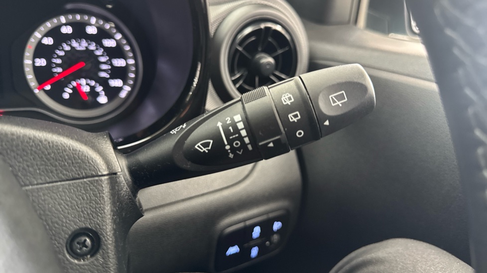 Hyundai i10 1.2 MPi SE Connect 5dr Petrol Hatchback - Image 32