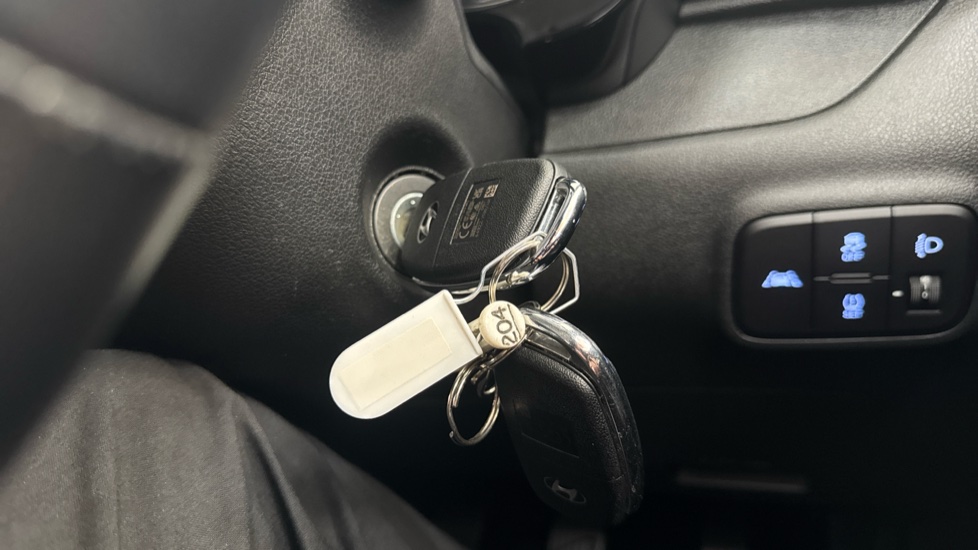 Hyundai i10 1.2 MPi SE Connect 5dr Petrol Hatchback - Image 33