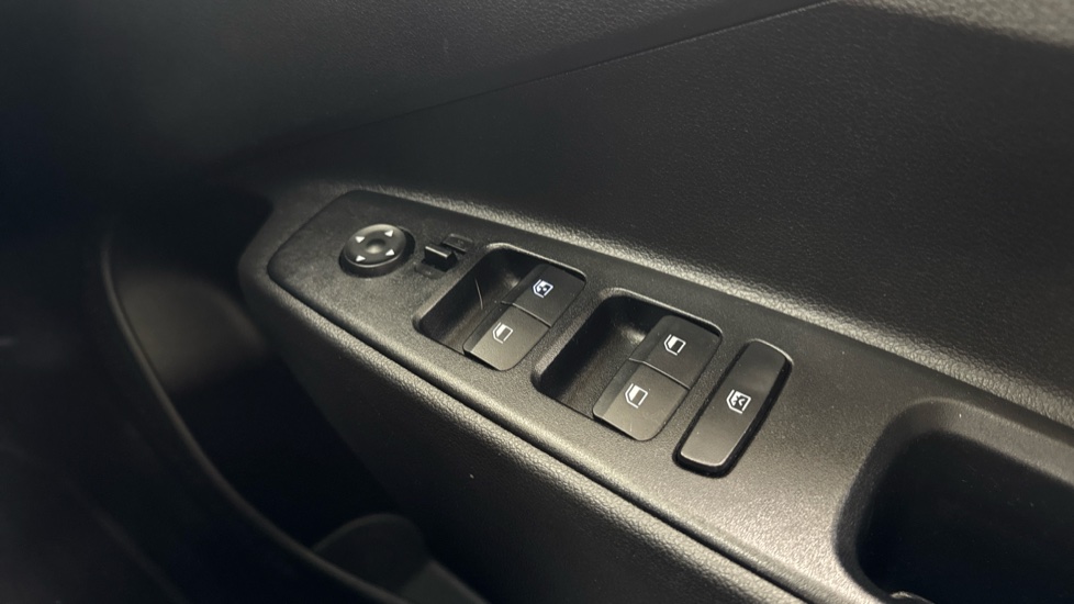 Hyundai i10 1.2 MPi SE Connect 5dr Petrol Hatchback - Image 35