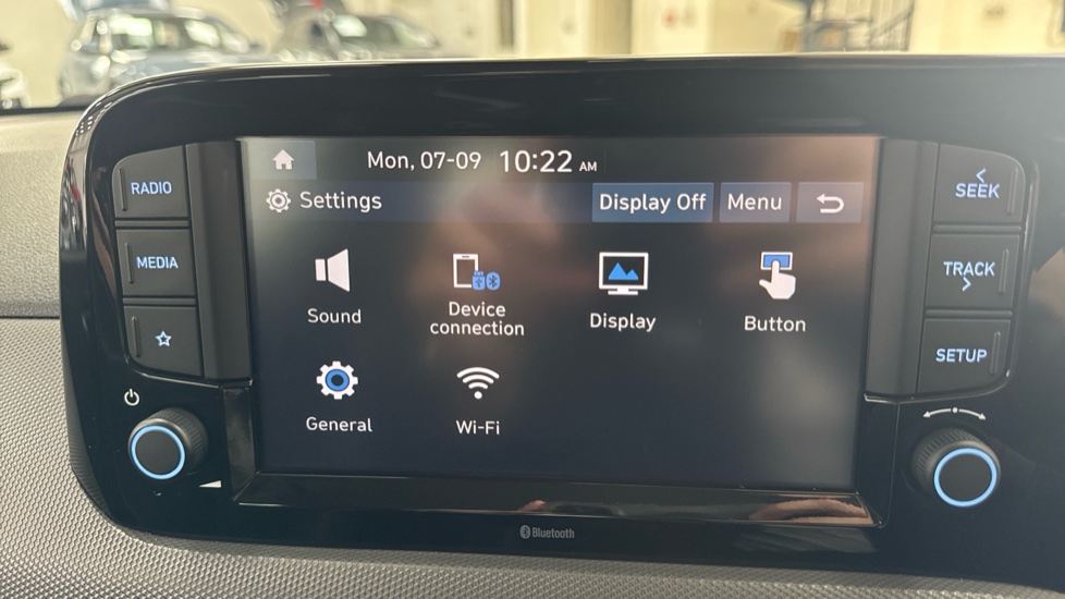 Hyundai i10 1.2 MPi SE Connect 5dr Petrol Hatchback - Image 37