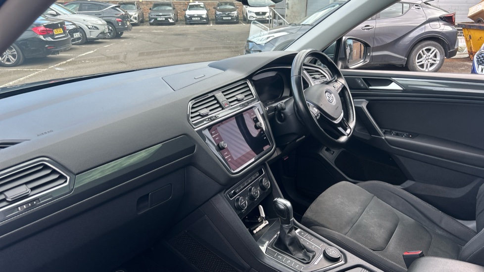 Volkswagen Tiguan Allspace 2.0 TDI 4Motion SEL 5dr DSG Diesel Estate - Image 9