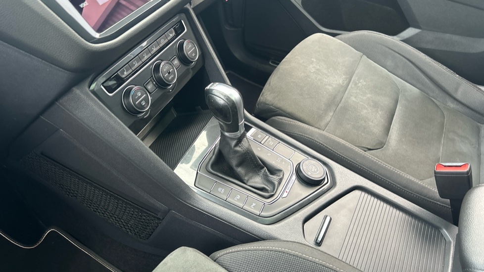 Volkswagen Tiguan Allspace 2.0 TDI 4Motion SEL 5dr DSG Diesel Estate - Image 13