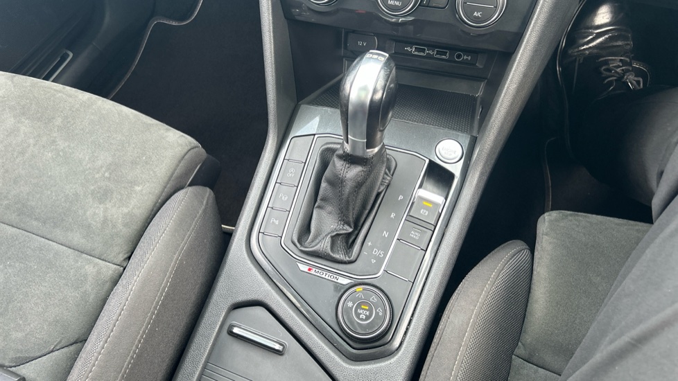 Volkswagen Tiguan Allspace 2.0 TDI 4Motion SEL 5dr DSG Diesel Estate - Image 29