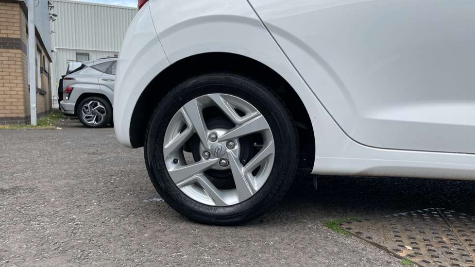 Hyundai i10 1.0 MPi SE Connect 5dr Petrol Hatchback - Image 7