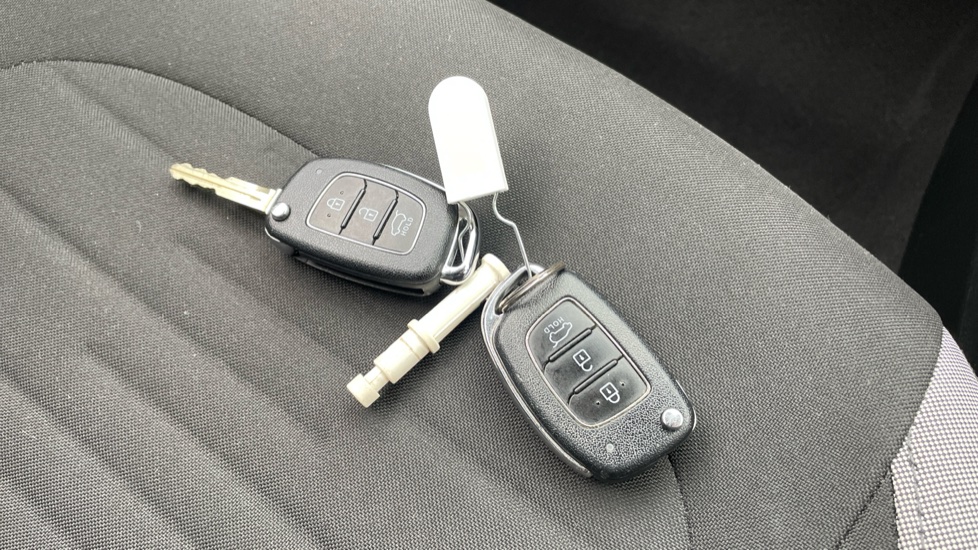 Hyundai i10 1.0 MPi SE Connect 5dr Petrol Hatchback - Image 20