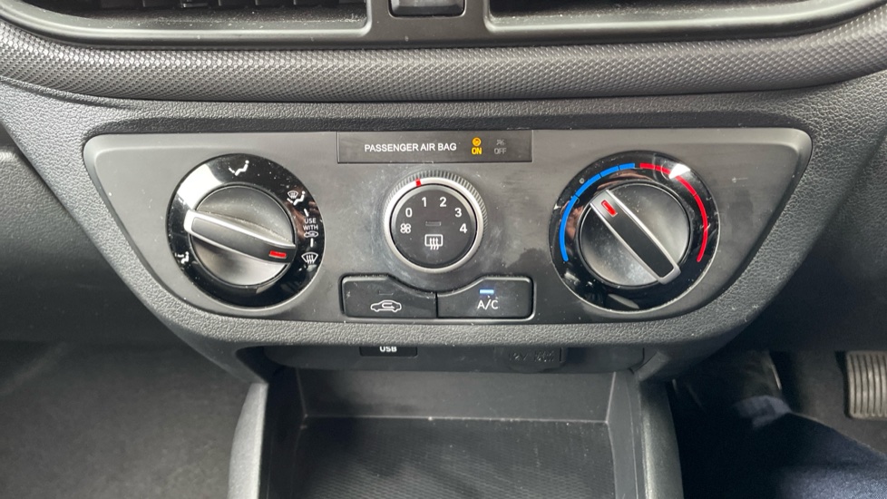 Hyundai i10 1.0 MPi SE Connect 5dr Petrol Hatchback - Image 26