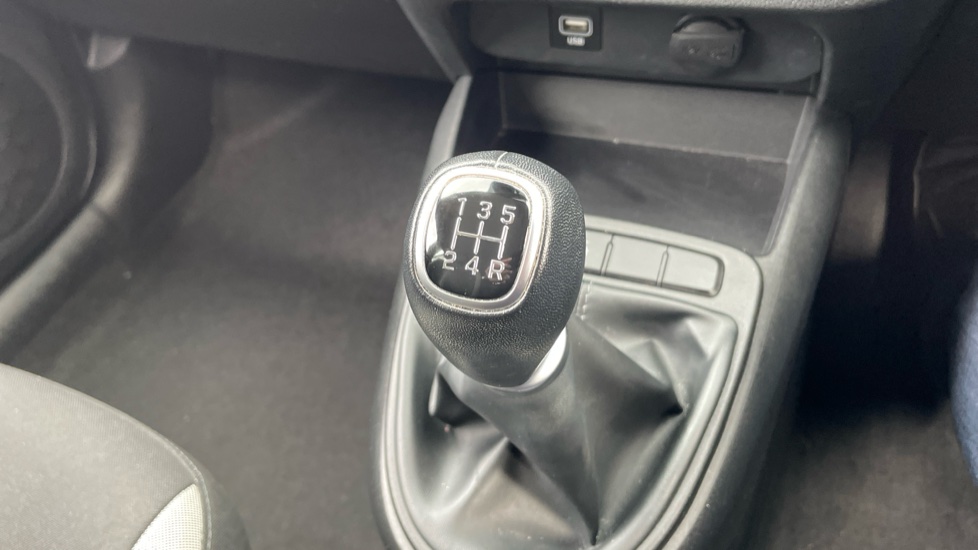 Hyundai i10 1.0 MPi SE Connect 5dr Petrol Hatchback - Image 28