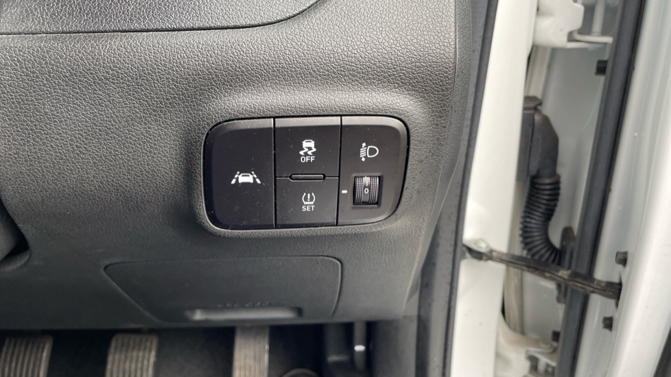 Hyundai i10 1.0 MPi SE Connect 5dr Petrol Hatchback - Image 30