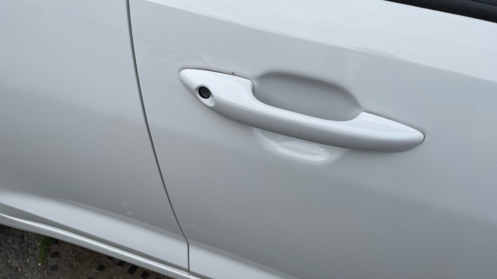 Hyundai i10 1.0 MPi SE Connect 5dr Petrol Hatchback - Image 32