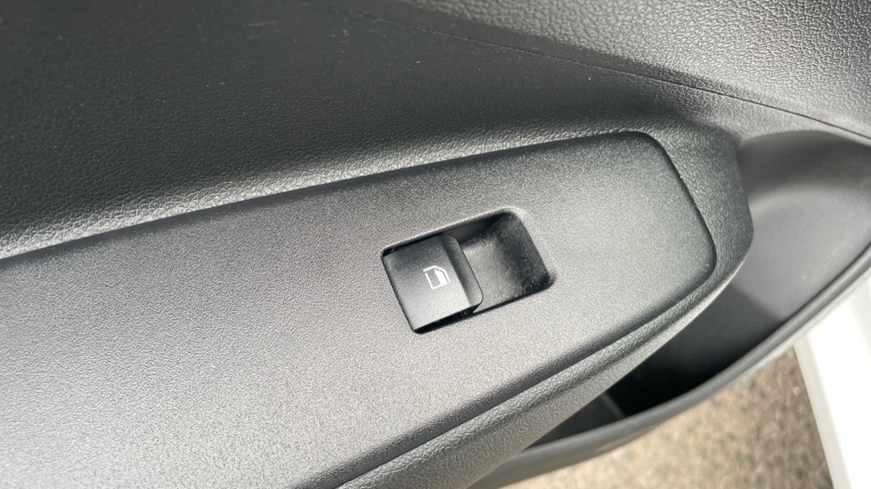 Hyundai i10 1.0 MPi SE Connect 5dr Petrol Hatchback - Image 36